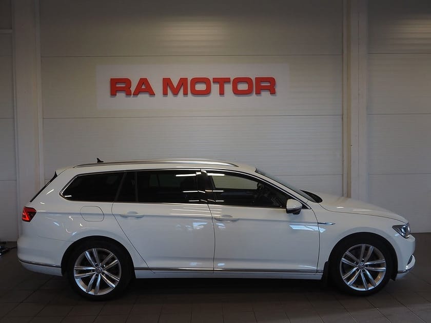Bild 4 av Volkswagen Passat Sportscombi SC 2.0 TDI 4Motion 240hk GTS Drag Kamera D-Värmare