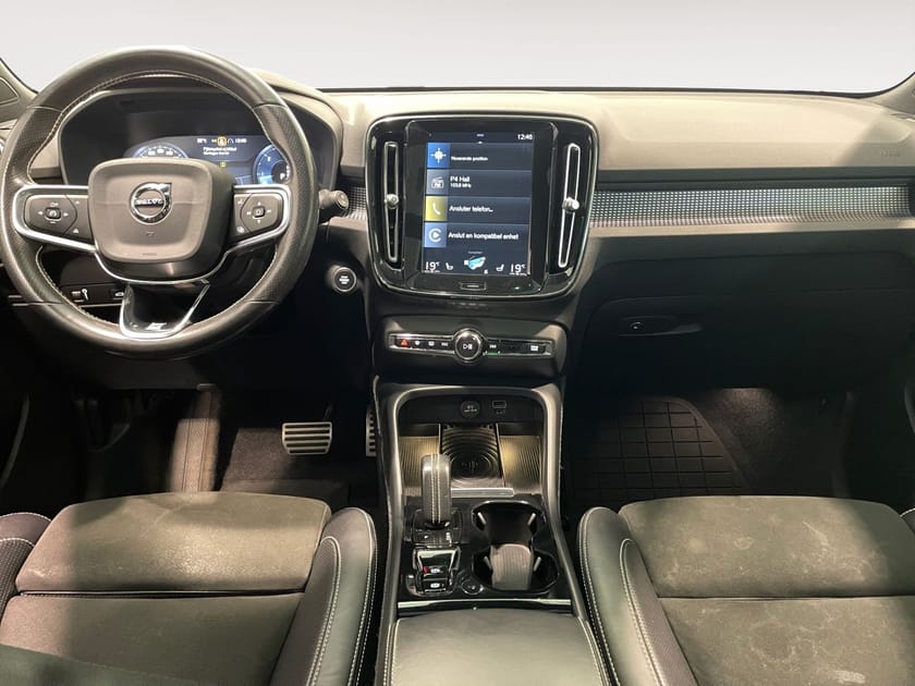 Bild 2 av Volvo XC40 D4 AWD R-Design  Pano H/K 360 Värmare Drag 190hk