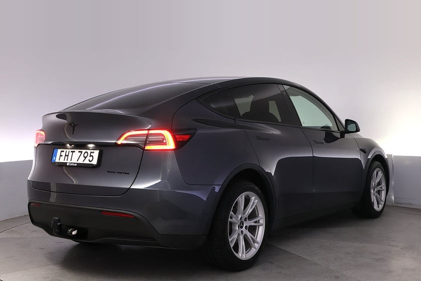 Bild 5 av Tesla Model Y Long Range AWD Autopilot Pano Drag