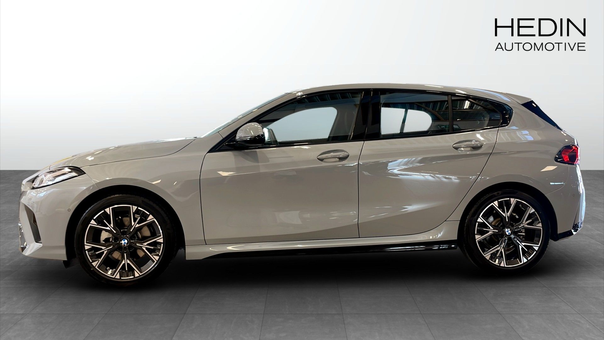 BMW 120 2026, photo 6/11