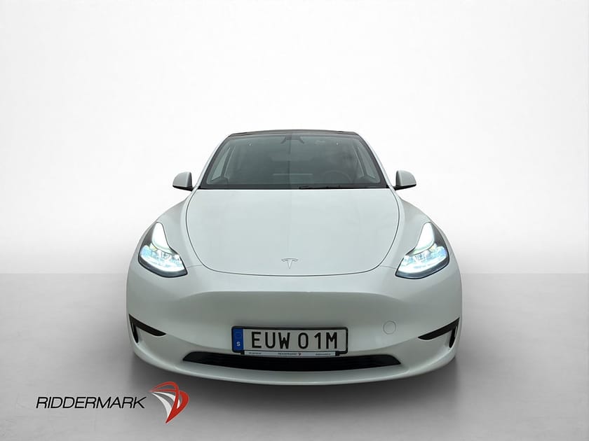 Bild 3 av Tesla Model Y Standard Range RWD Svensksåld Panorama Drag