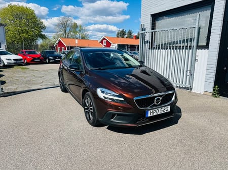 Volvo V40 Cross Country D3 150HK MOMENTUM / NAVI / VÄRMARE
