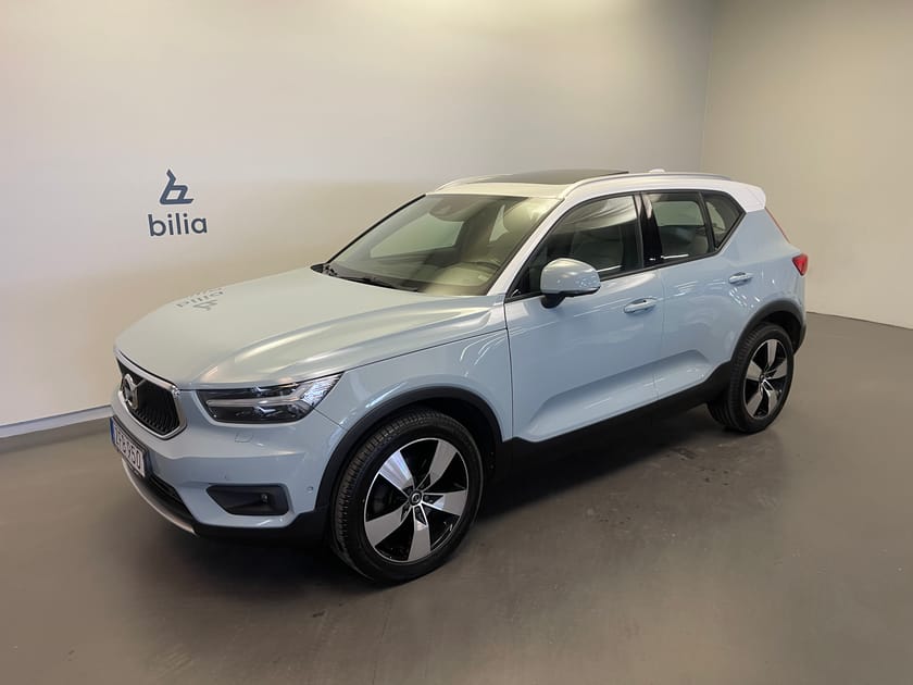 Bild 1 av Volvo XC40 D4 AWD Momentum / Läder / Panoramaglas tak / Navigation /