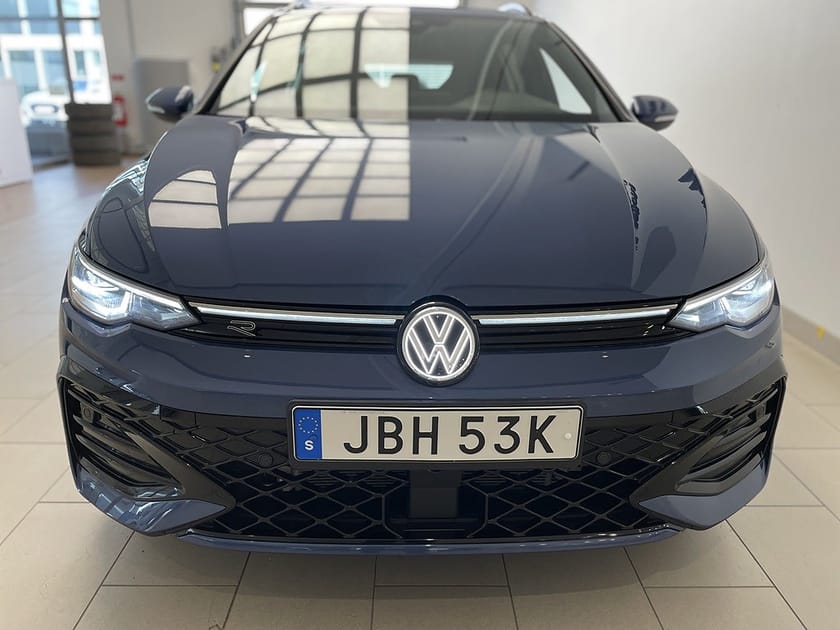 Bild 2 av Volkswagen Golf Sportscombi Sportsvan 1.5 eTSI 150hk  DSG R-Line|B-kamera|Drag|El-bakluc