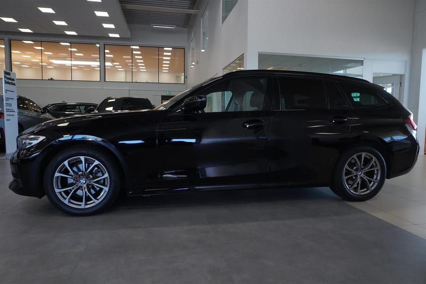 Bild 3 av BMW 320d Touring Automat Sportline Drag HiFi Aktiv Farhållare Sportstolar