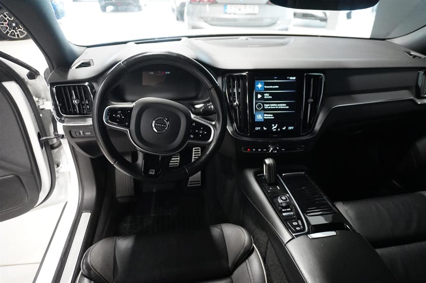 Bild 2 av Volvo V60 T8 Twin Engine R-Design Drag Navi Rattvärme Parkeringsvärmare
