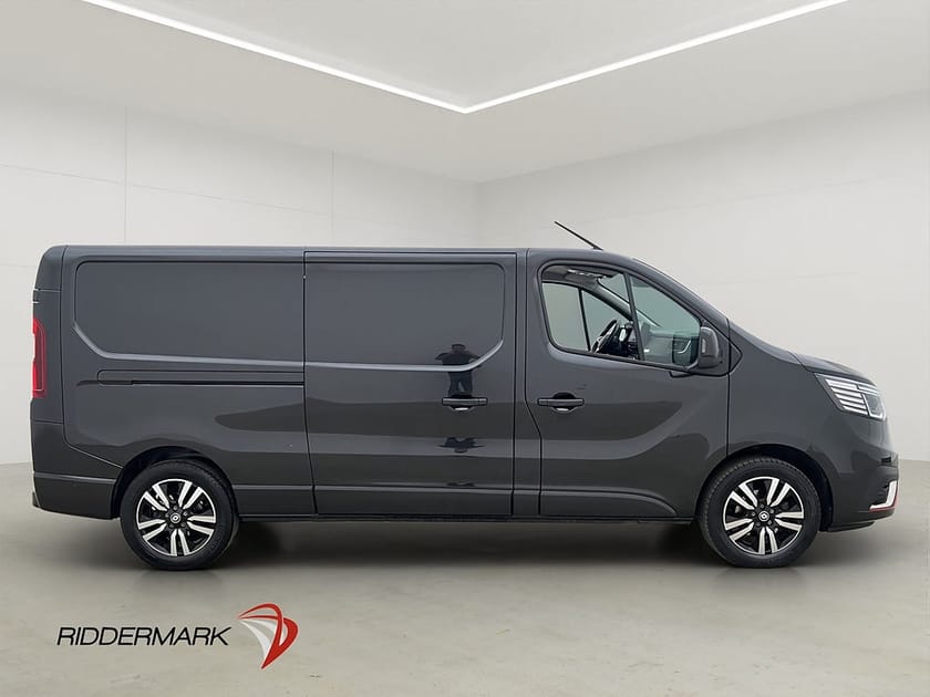 Bild 2 av Renault Trafic Skåpbil Racing Spirit L2 170hk Värm Drag Kamera Moms