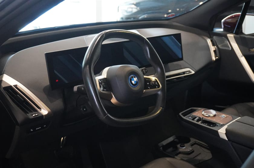 Bild 2 av BMW iX xDrive40 Sky Lounge Pano, B W, Laser