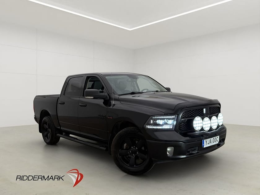 Bild 1 av RAM 1500 Crew Cab Dodge 5.7 4x4 Classic Night Dragkrok Kamera Alpine