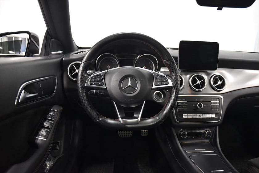 Bild 2 av Mercedes-Benz CLA 200 d Shooting Brake 4MATIC