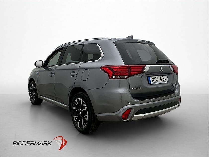 Bild 5 av Mitsubishi Outlander PHEV AWD Business 360° Skinn BLIS MOMS