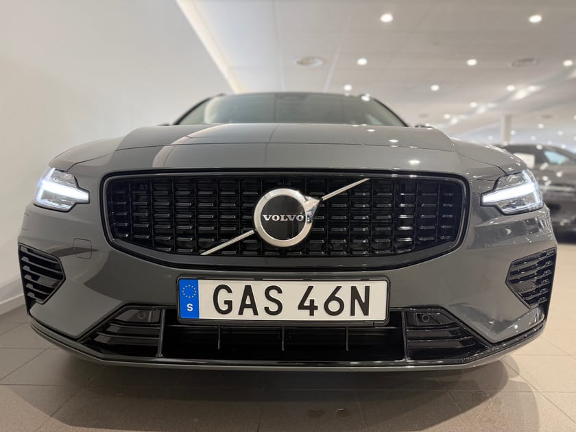Bild 2 av Volvo V60 T6 Plus Dark Nordic Edition / Dragkrok / Elektrisk stol / Backkamera / Minnesstol / Navigation /