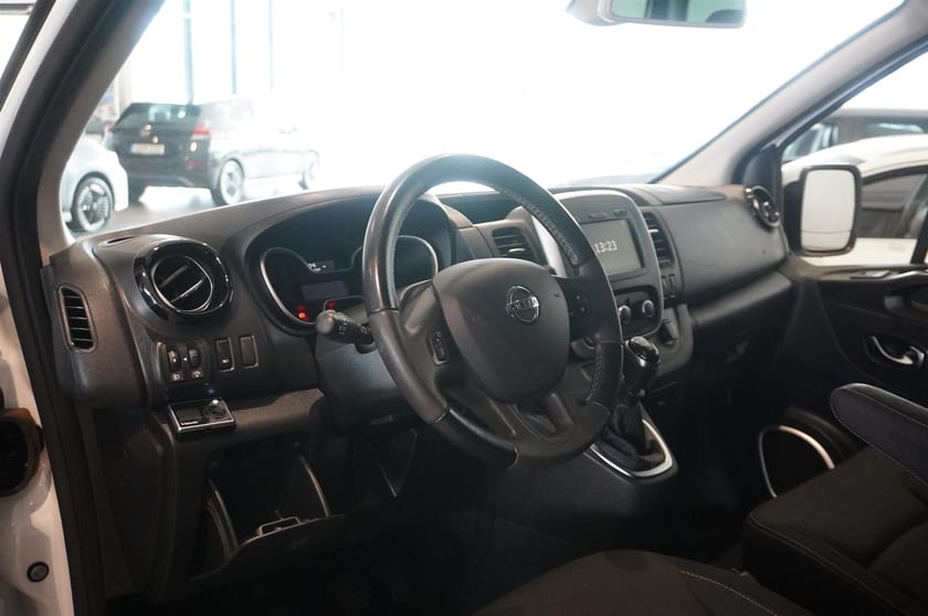 Bild 2 av Nissan NV300 Kombi 2.9t dCi Drag 145hk