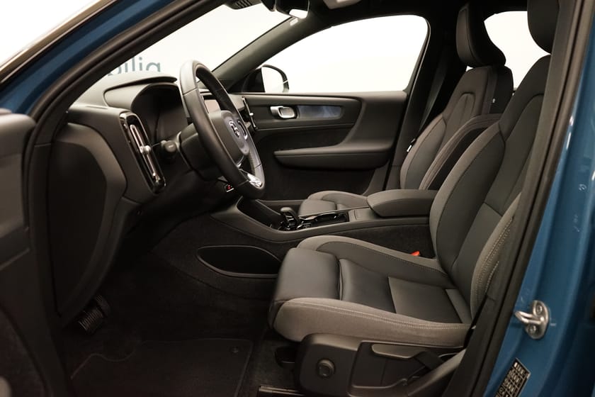 Bild 5 av Volvo XC40 Recharge Core Edition, Baklucka elmanövrerad, Dragkrok