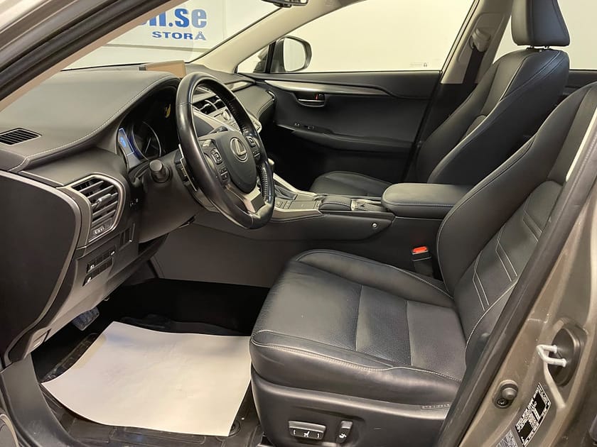 Bild 3 av Lexus NX 300h AWD 2.5 MHEV Executive Premium - 1 Ägare -