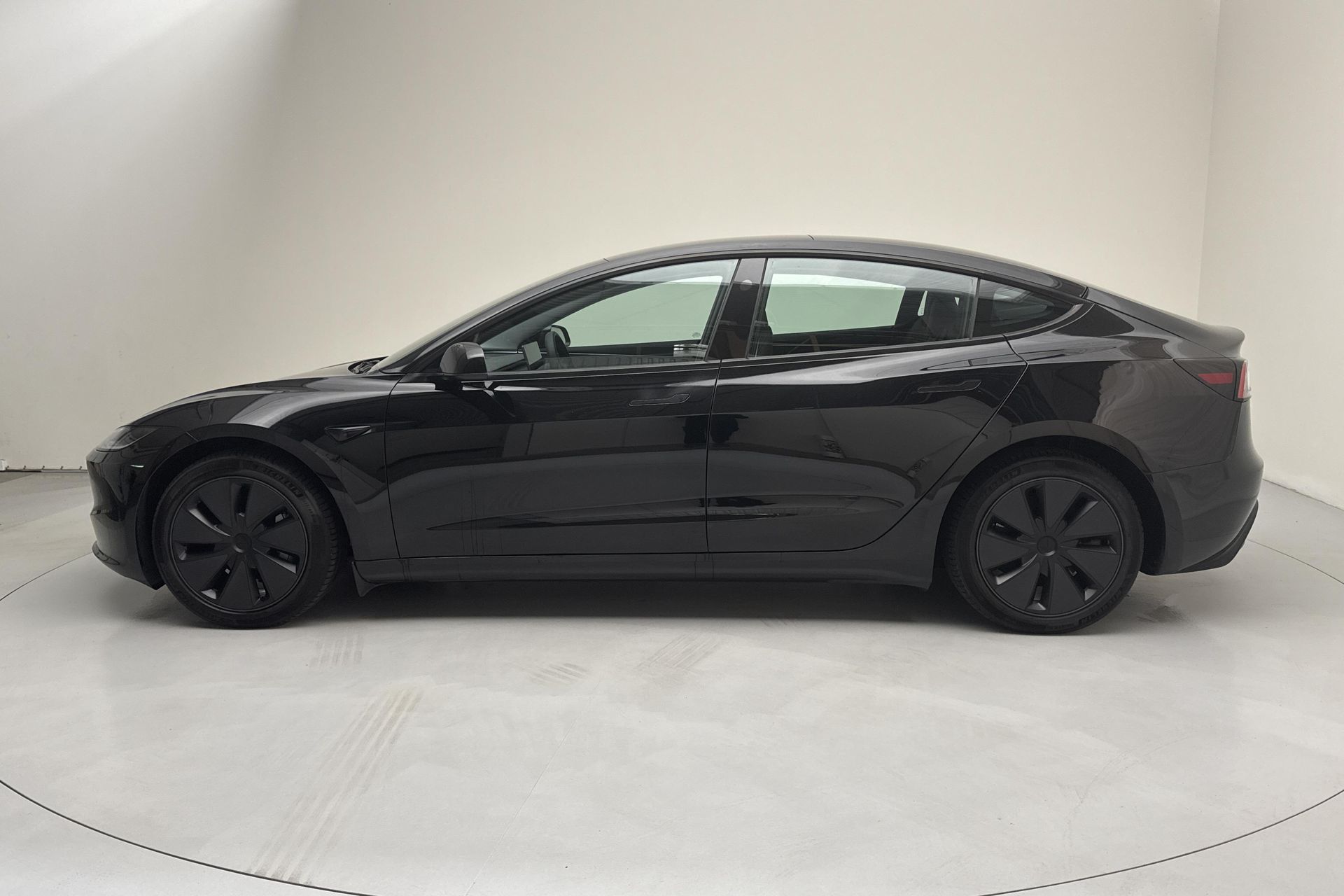 Tesla Model 3 Standard Range 2024, bild 2/10