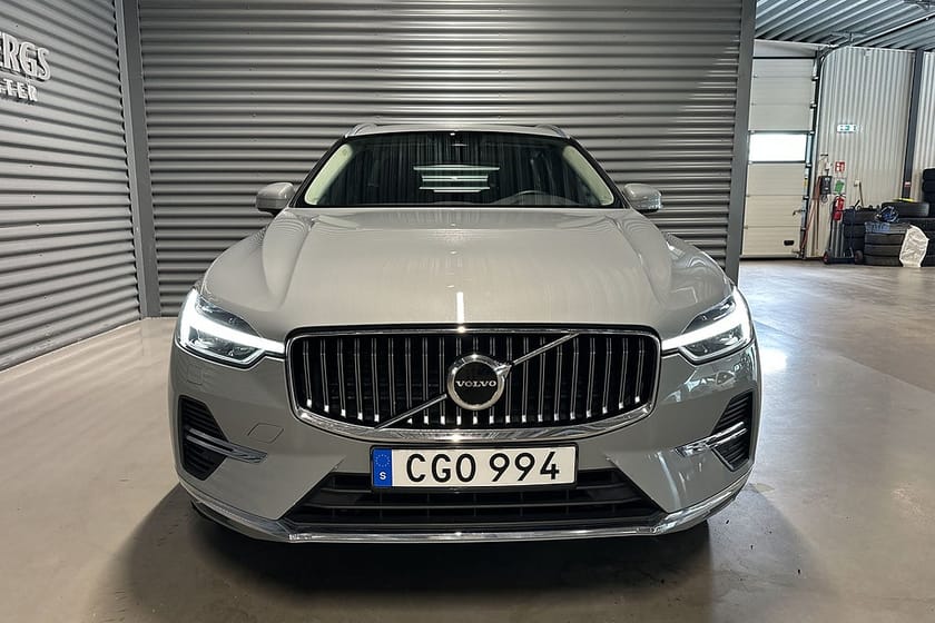 Bild 2 av Volvo XC60 Recharge T6 AWD Core Edition Backkamera Panorama Navi