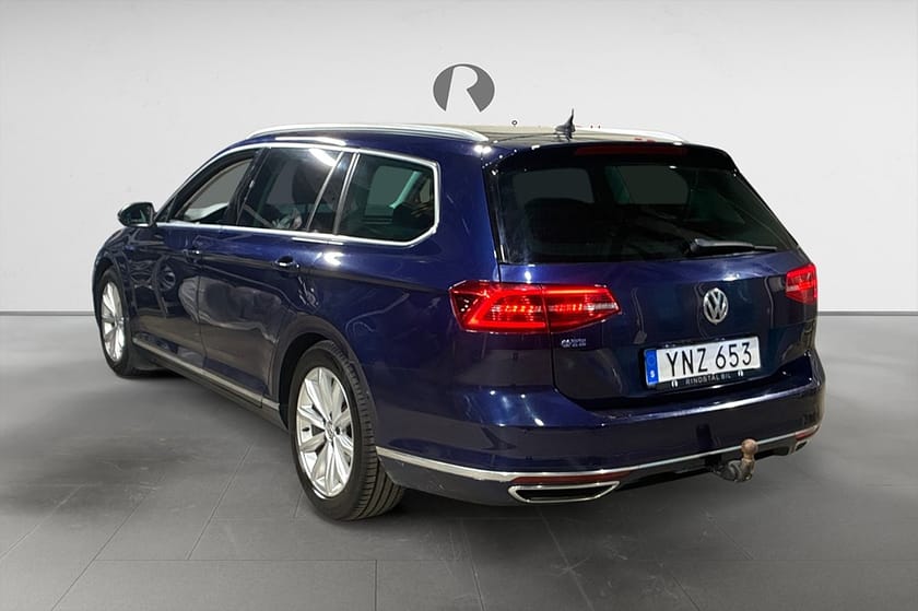 Bild 5 av Volkswagen Passat Variant GTE SC 218 HK DSG EXECUTIVE B-VÄRM B-KAMERA CARPLAY 17"