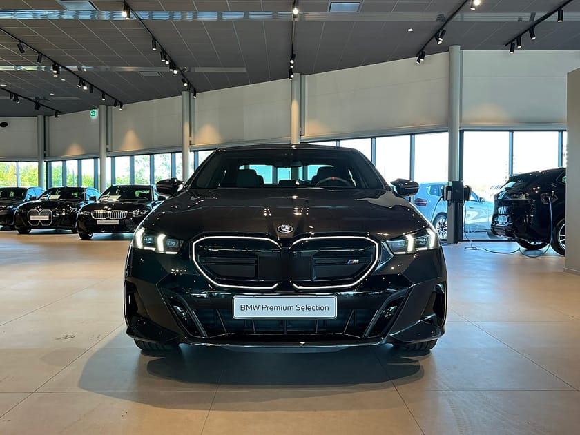 Bild 2 av BMW i5 M60 xDrive Sedan M Sport Pro DA Pro B&W 601hk 4,95%
