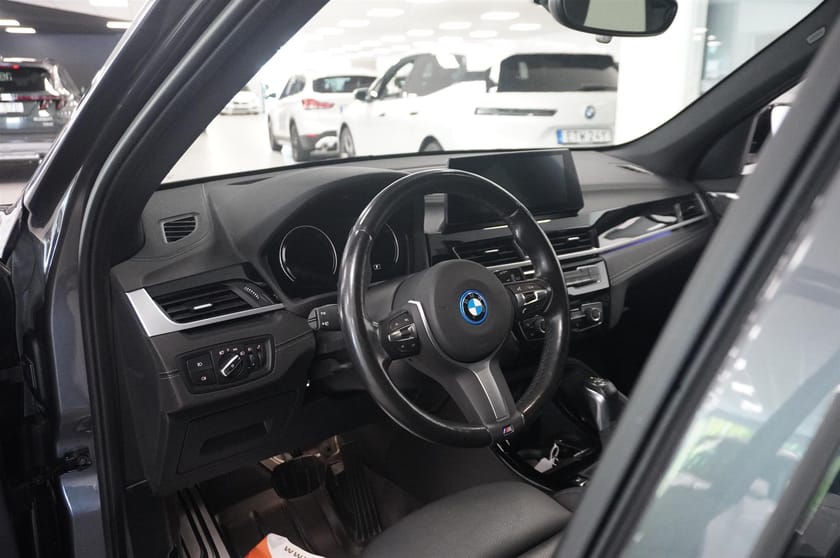 Bild 4 av BMW X1 xDrive25e xDrive 25e M-Sport HUD Fartpilot Backkamera Drag HiFi Keyless