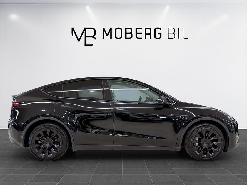 Bild 4 av Tesla Model Y Long Range AWD 514hk Pano Läder Drag B-Kamera