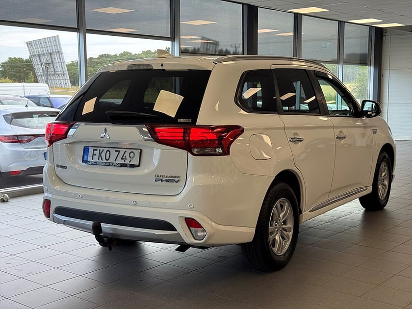 Bild 3 av Mitsubishi Outlander PHEV CVT Drag Värmare 203hk