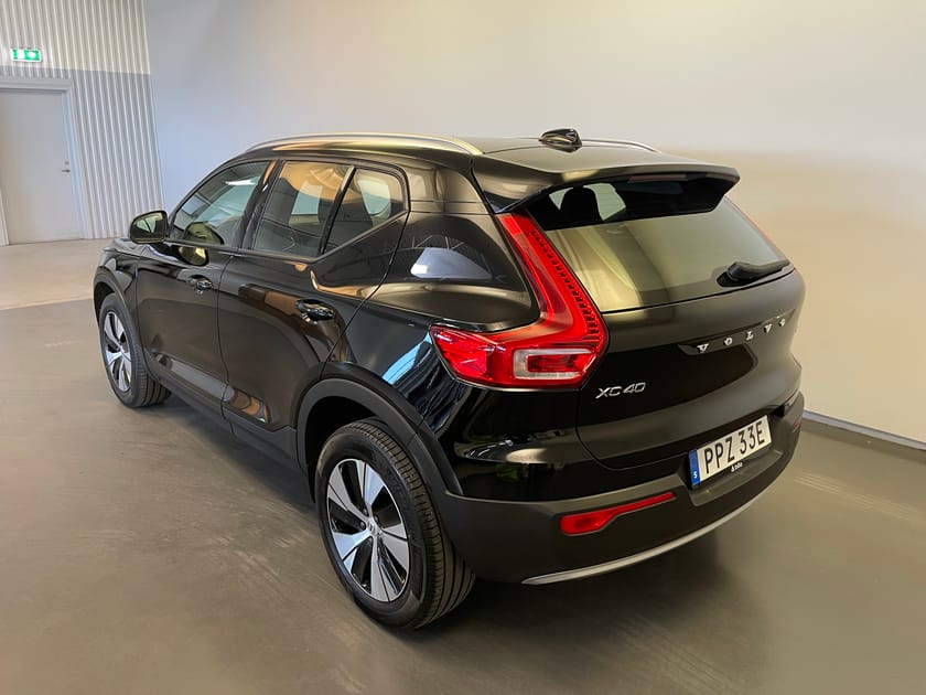 Bild 4 av Volvo XC40 B4 FWD Bensin Momentum Advanced SE / Navigation / Backkamera /