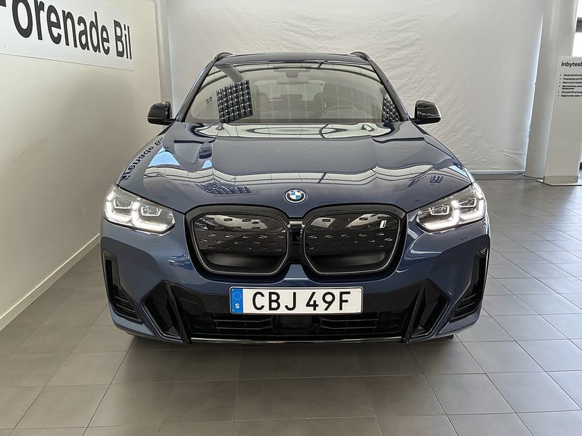 Bild 2 av BMW iX3 Charged M Sport Panorama Rattvärme Drive/ParkAssist
