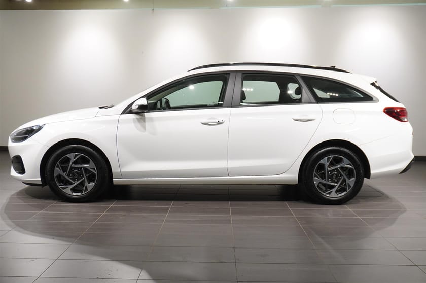 Bild 2 av Hyundai i30 Kombi 1.0 T-GDi Essential Aut Kamera LED Rattvärme