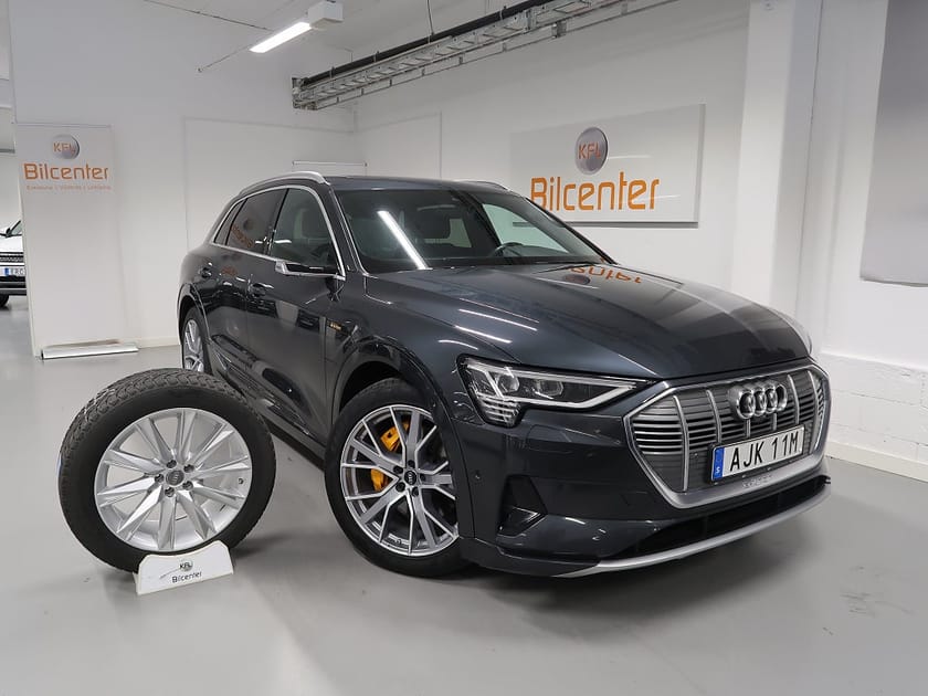 Bild 1 av Audi e-tron 55 quattro Q V-Däck ingår Cockpit-B&O-360°/3D-Pano-Drag-Matrix-