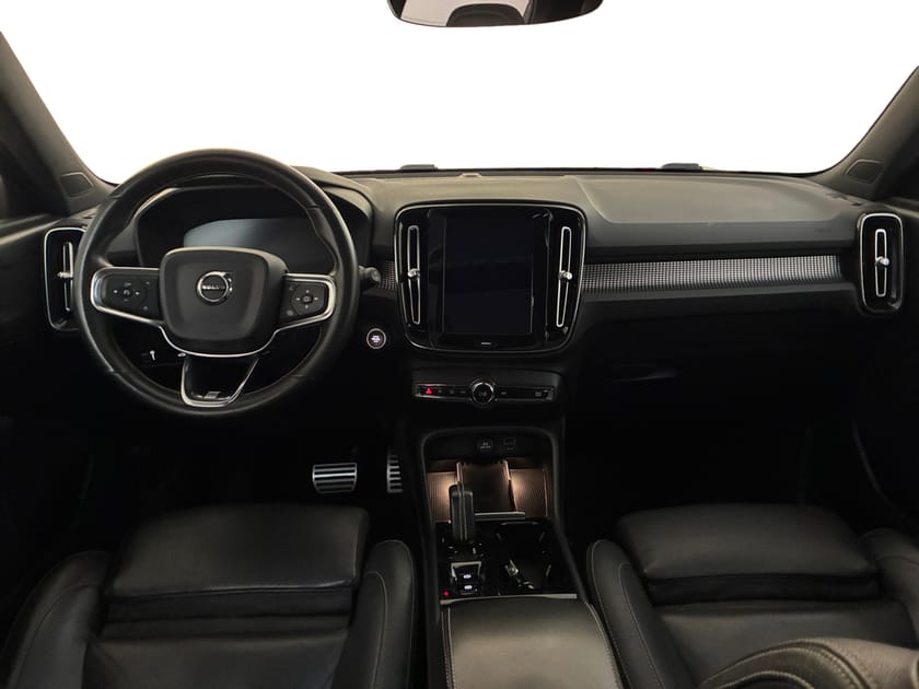 Bild 5 av Volvo XC40 D4 AWD R-Design | Panoramaglastak | Navigation | Parkeringskamera Bak