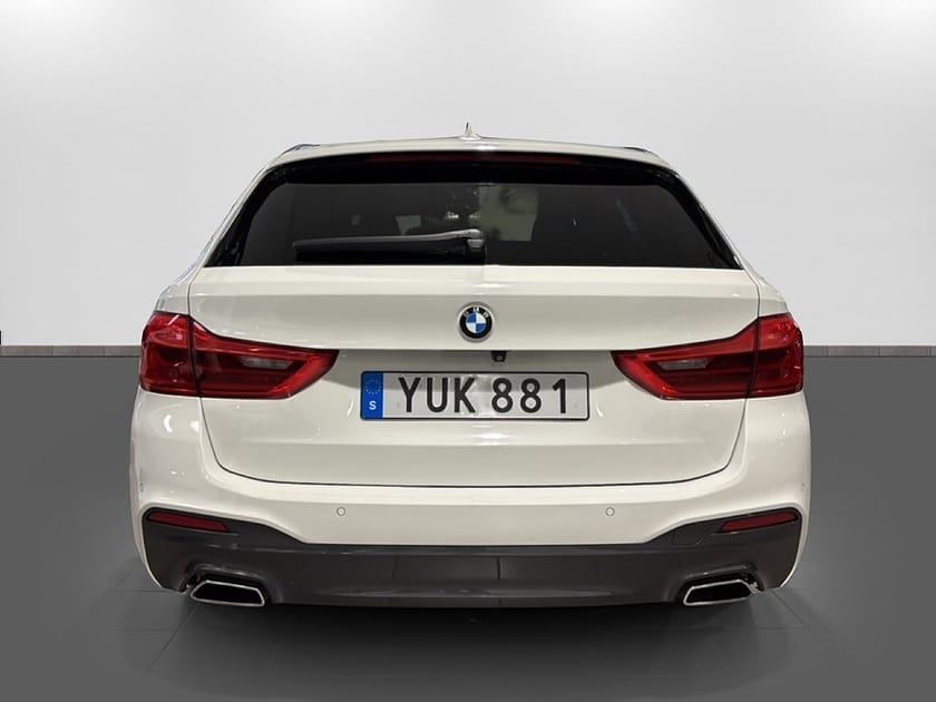 Bild 4 av BMW 530i xDrive Touring M Sport 252HK | Pano | Drag | HUD | H&K