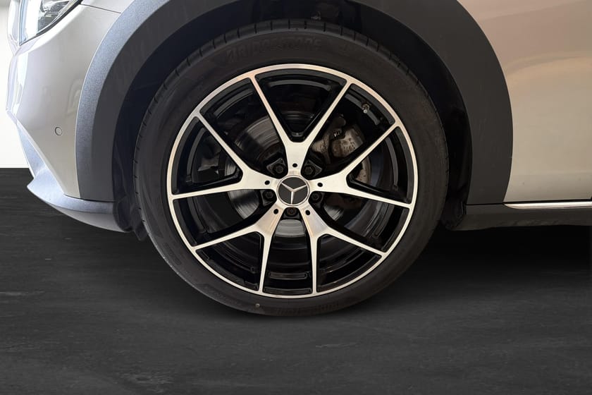 Bild 5 av Mercedes-Benz E 220 d 4MATIC All-Terrain Avantgarde / Drag