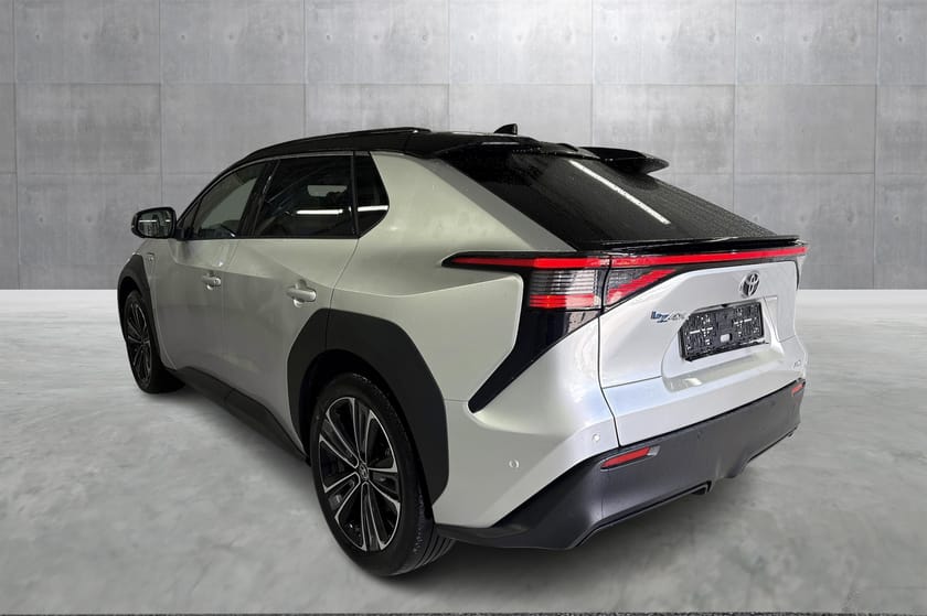 Bilde 2 av Toyota bZ4X Executive Bitone Panorama I AWD I Kompl. service