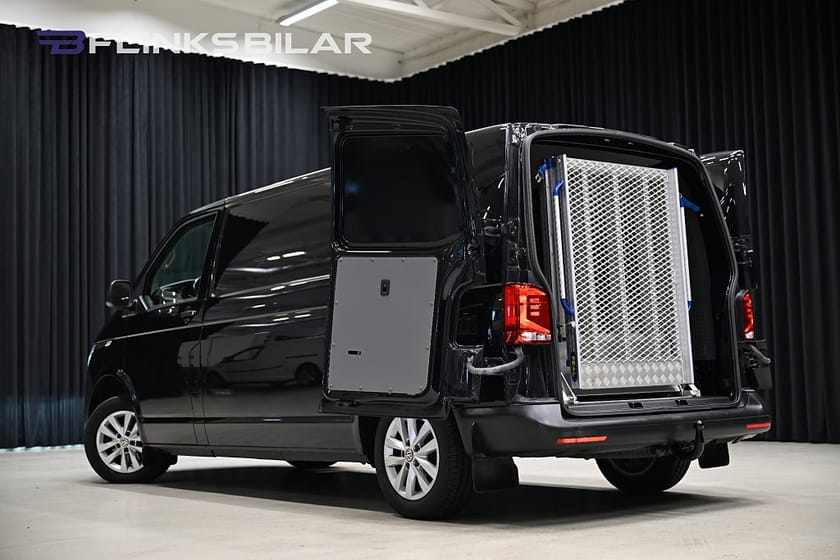 Bild 4 av Volkswagen Transporter 4Motion DSG 150HK Nedlackad|LED|Drag|Värmare|Backkamera