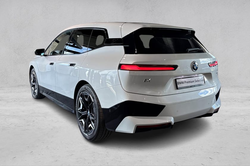 Bilde 3 av BMW iX xDrive40 Fully Charged|Harman|22"|Sportspakke|H.up|Hengerfeste