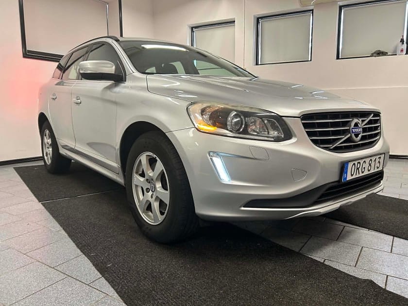 Bild 3 av Volvo XC60 D4 AWD 181 hk Geartronic Momentum Business Edt Drag