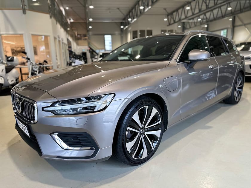 Bild 1 av Volvo V60 Recharge T6 AWD  Inscription / Pano / Drag / H/K