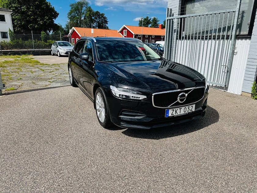 Bild 1 av Volvo V90 T4 190HK AUTOMAT MOMENTUM / NAVI / DRAG / VÄRMARE