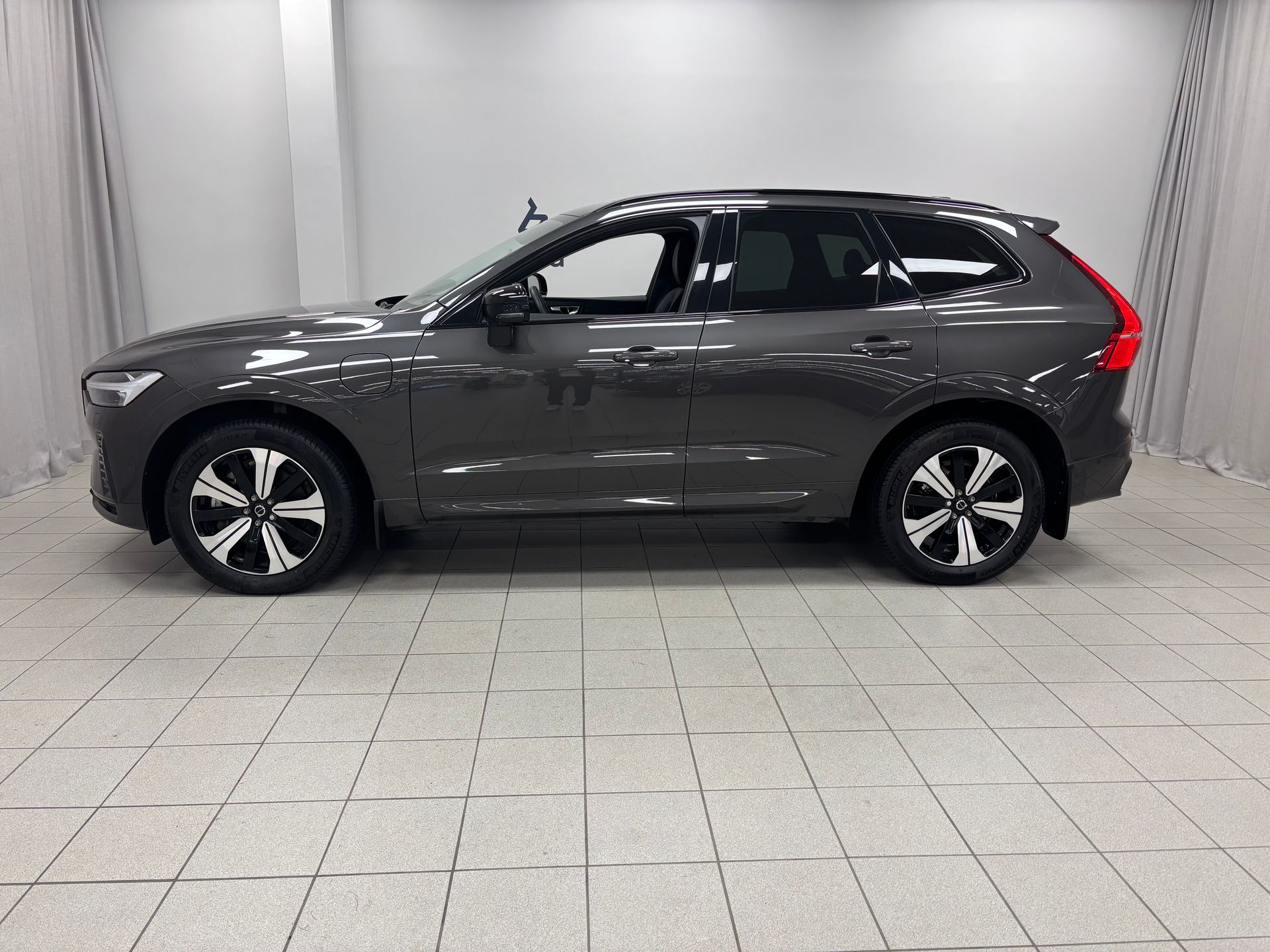 Volvo XC60 T6 Plus Dark Nordic Edition 2025, bild 2/10