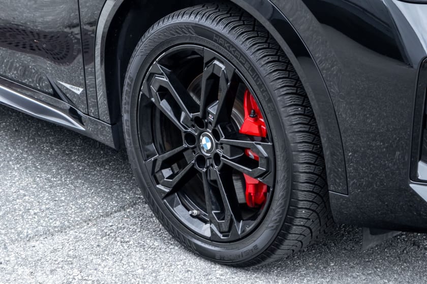 Bilde 3 av BMW iX2 xDrive30 M-Sport PRO Skinn H.feste HeadUP H/K Pano