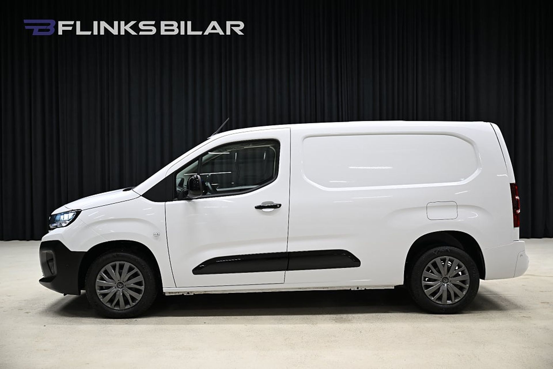 Peugeot Partner 130HK L2 Automat 2025, photo 3/10