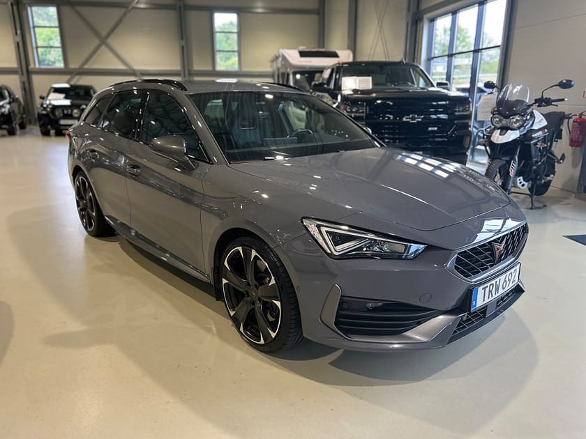 Bild 2 av CUPRA Leon Sportstourer e-Hybrid 245hk / Drag / Moms