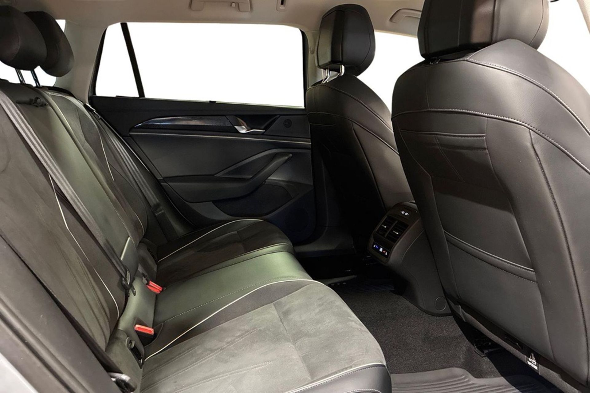 Volkswagen Passat 2025, bild 7/10