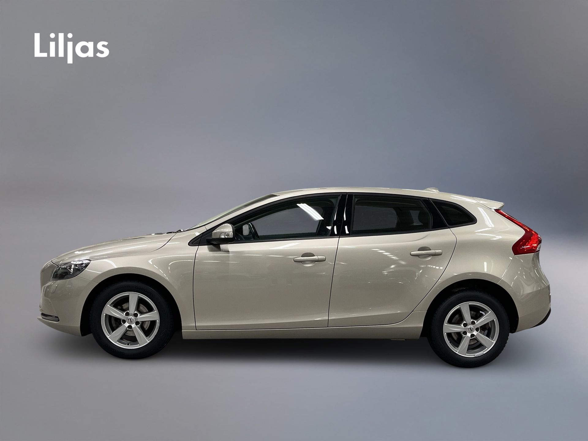 Volvo V40 D2 Business 2018, kuva 2/10