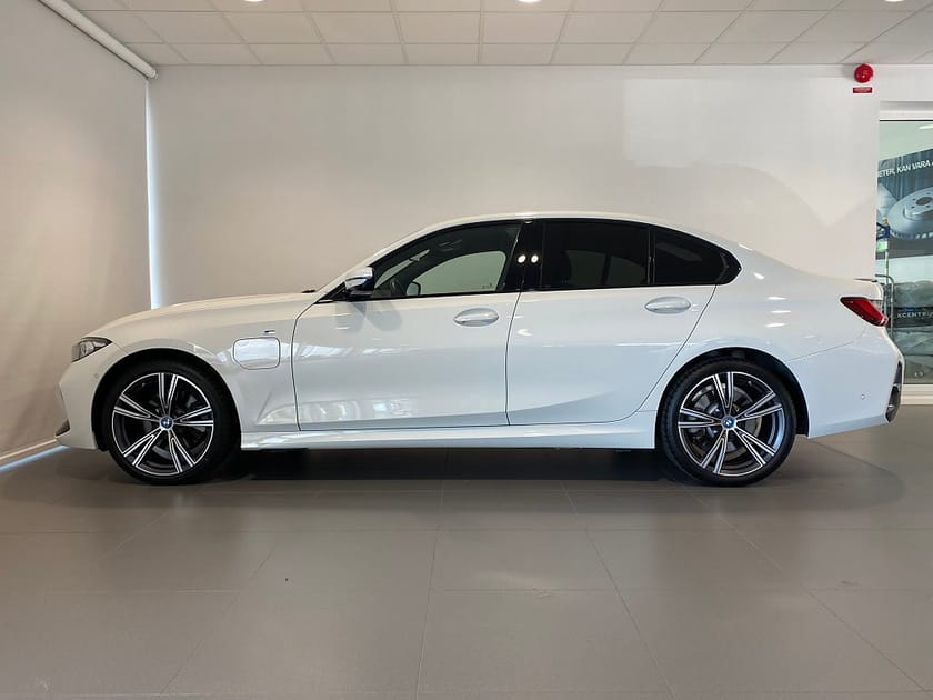 Bild 2 av BMW 330e xDrive Sedan