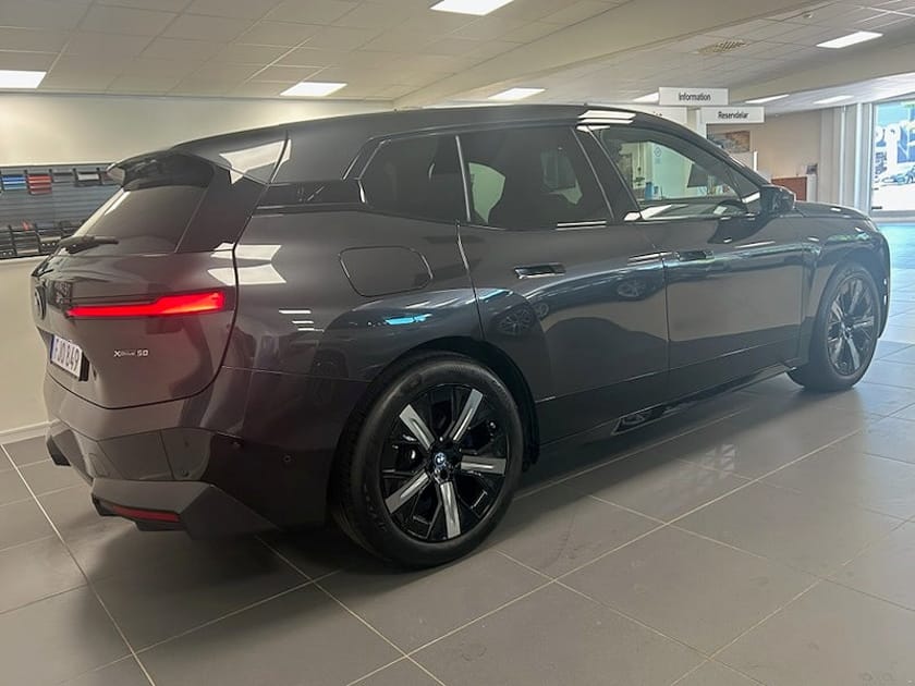 Bild 4 av BMW iX xDrive50 M-Sport Adaptiv Farthållare Keyless H/K
