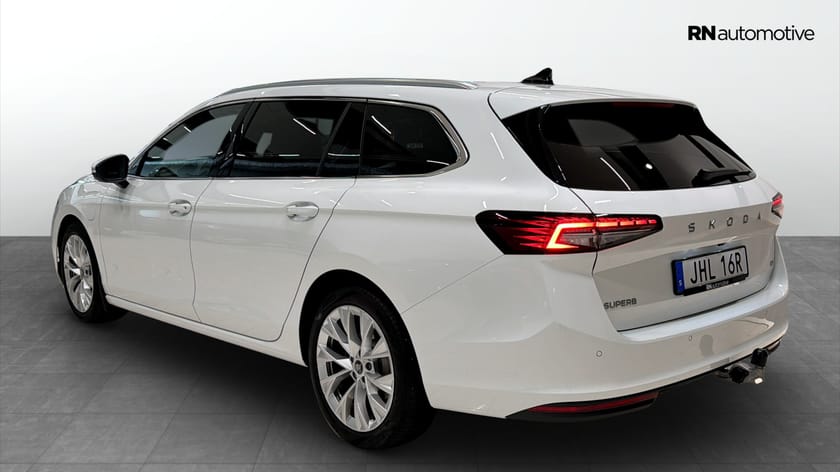 Bild 3 av Škoda Superb iV Kombi | P-Värmare | Navi | Dragkrok | Rattvärme