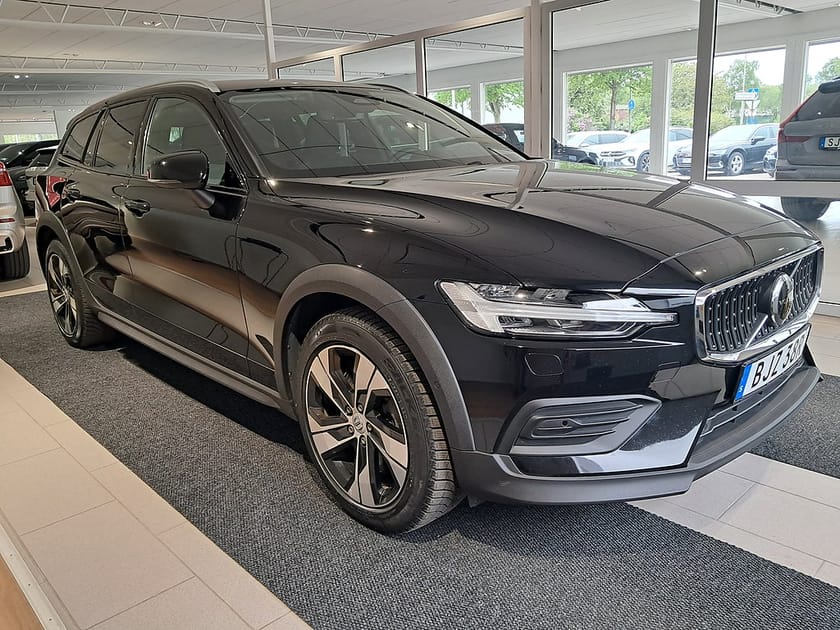 Bild 3 av Volvo V60 Cross Country B4 MILDHYBRID AWD 197HK 4x4 Advanced
