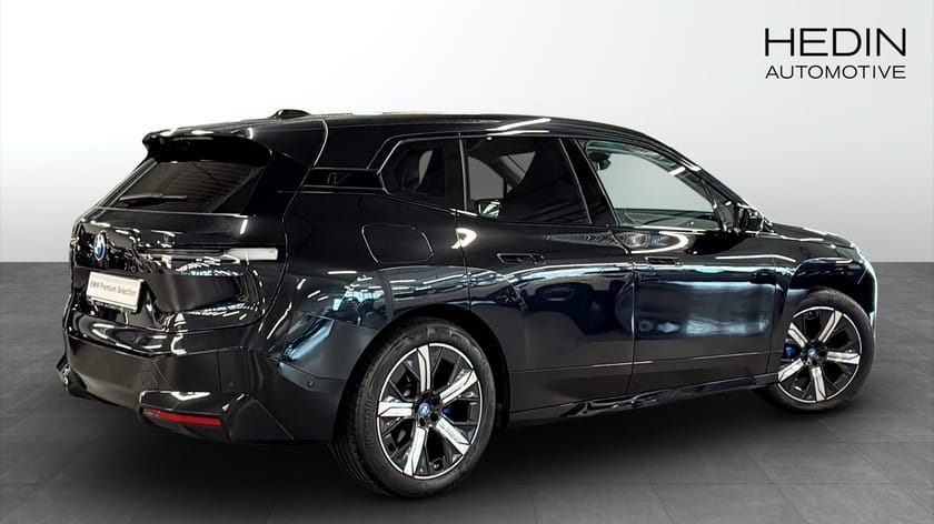 Bild 2 av BMW iX xDrive40 Sportpkt Driving Assist Pro 360 Cam H/K Head Up